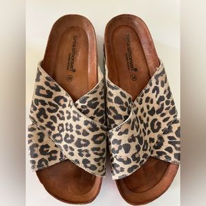 Leopard print slide sandals